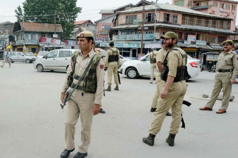 Loksatta, Loksatta news, loksatta newspaper, marathi news, marathi, Marathi news paper, Marathi news online, Marathi, Samachar, Marathi latest news, national news, national news in marathi, jammu and kashmir, crime news, jammu and kashmir police, released, 18 year old, Pune, girl, detained, suspicion, suicide bomber