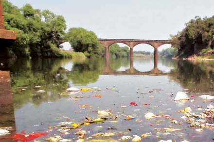 पंचगंगा नदीप्रदूषणाचा मुद्दा गेल्या दोन दशकांपासून गंभीर बनला आहे.