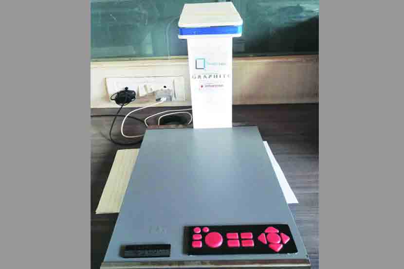 नाशिक येथील नॅशनल असोसिएशन फॉर दि ब्लाइंड संस्थेत दाखल झालेले ‘ग्रॅफाइल्ड स्मार्ट’ यंत्र 