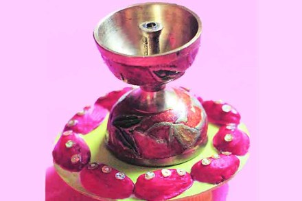 सुंदर माझं घर : पूजासाहित्याची बैठक