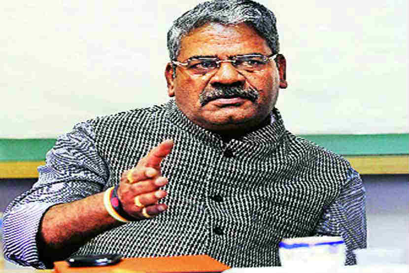 शिवसेनेचे खासदार शिवाजीराव आढळराव यांनी विजयाची हॅटट्रिक केली आहे.