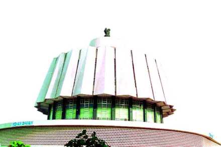 मंत्र्यांच्या अनुपस्थितीमुळे १०० मिनिटांचे कामकाज वाया