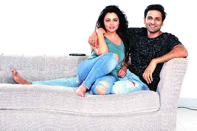 ‘व्हॉट्सअ‍ॅप’ लग्नाचा अनोखा सोहळा