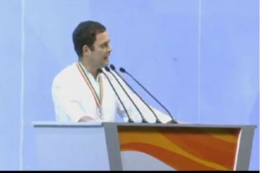 काँग्रेसच्या ८४व्या महाअधिवेशनात बोलताना काँग्रेस अध्यक्ष राहुल गांधी. काँग्रेसच्या ८४व्या महाअधिवेशनात बोलताना काँग्रेस अध्यक्ष राहुल गांधी.