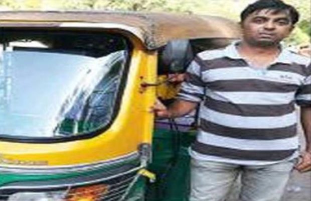 रिक्षाचालकाची राजवीर नाव बदलून RV155677820 ठेवण्याची इच्छा, काय आहे कारण….