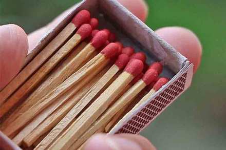 आगकाडय़ा (फॉस्फरस-३) आगकाडय़ा (फॉस्फरस-३)