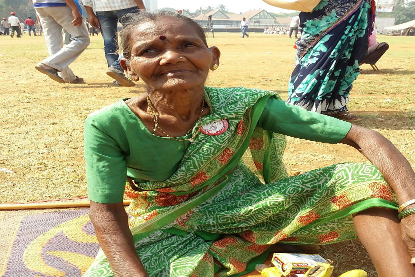 'गेली ४० वर्षे मी शेती करतेय... पण अजूनही जमीन माझ्या नावावर नाही'