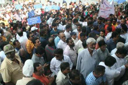 पिंपरीतल्या लांब उड्डाण पूलावरुन नाराजी, नागरिकांनी काढला मोर्चा