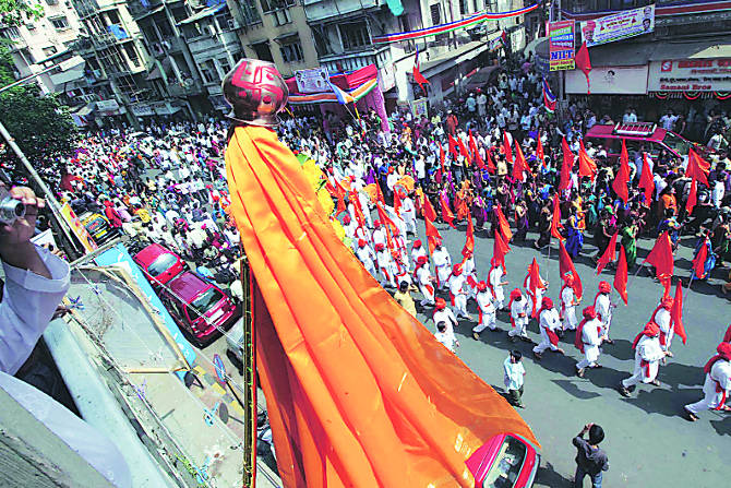 प्रभू रामचंद्रांनी या दिवशी अयोध्यानगरीत प्रवेश केला तेव्हा नगरवासीयांनी त्यांचे स्वागत गुढय़ा उभारून केले, असे मानले जाते. 