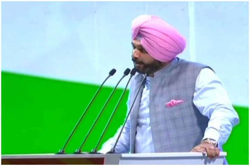 Navjot singh sidhu: काँग्रेस महाअधिवेशनाच्या शेवटच्या दिवशी माजी क्रिकेटपटू आणि पंजाबचे मंत्री नवज्योतसिंग सिद्धू यांनी आपल्या चिरपरिचित शैलीत कार्यकर्त्यांसह नेत्यांची मने जिंकली. 