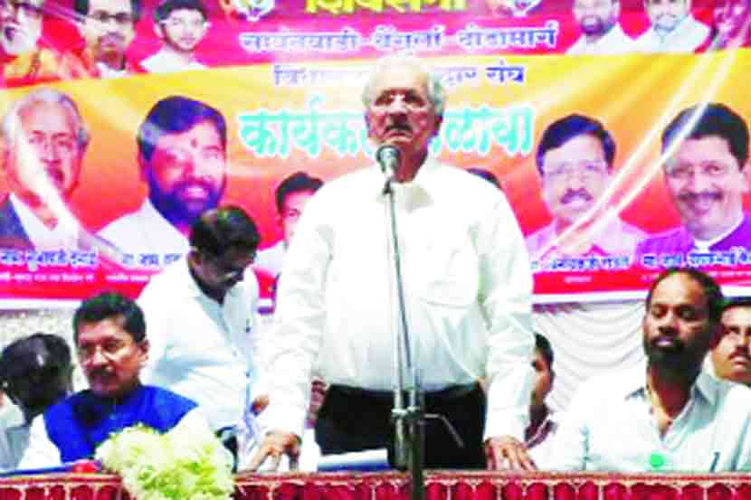 बाबासाहेब ठाकरे यांना पुष्पांजली वाहिल्यानंतर मेळाव्यात देसाई बोलत होते.