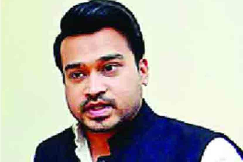 राज्याचे आदिवासी विकास व वन राज्यमंत्री तथा गडचिरोलीचे पालकमंत्री अंबरीश आत्राम राज्याचे आदिवासी विकास व वन राज्यमंत्री तथा गडचिरोलीचे पालकमंत्री अंबरीश आत्राम