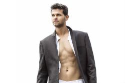 कलेच्या वेडापायी खाकीला रामराम