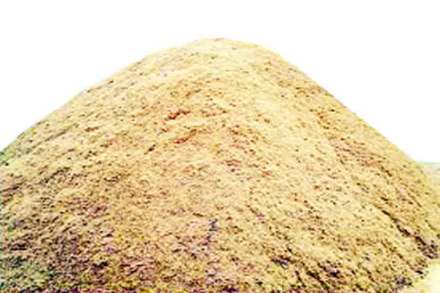 घाट बंद असताना कामठीत शेकडो ब्रास वाळूचा गोरखधंदा घाट बंद असताना कामठीत शेकडो ब्रास वाळूचा गोरखधंदा