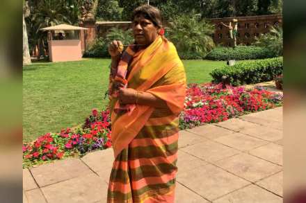 तेलुगू देसम पक्षाचे खासदार साडी नेसून पोहोचले संसदेत