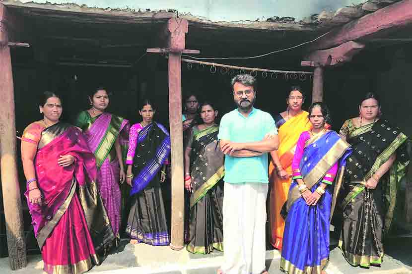विरत चाललेले धागे : भारतातील महिला विणकर