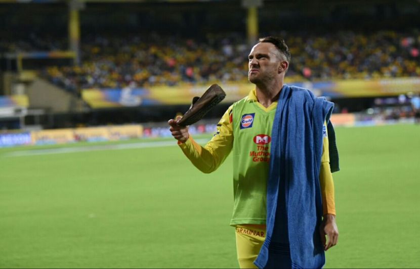 IPL 2018 : सामना सुरु असताना चेन्नई सुपरकिंग्जच्या खेळाडूंवर भिरकावण्यात आले बूट IPL 2018 : सामना सुरु असताना चेन्नई सुपरकिंग्जच्या खेळाडूंवर भिरकावण्यात आले बूट