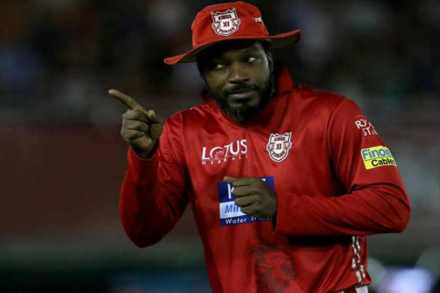 VIDEO: सपना चौधरीच्या गाण्यावर ख्रिस गेलचे ठुमके VIDEO: सपना चौधरीच्या गाण्यावर ख्रिस गेलचे ठुमके