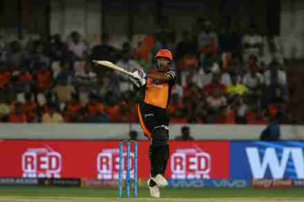 IPL 2018 : शिखर धवनच्या झुंजार खेळीमुळे सनरायजर्स हैदराबादचा विजय !