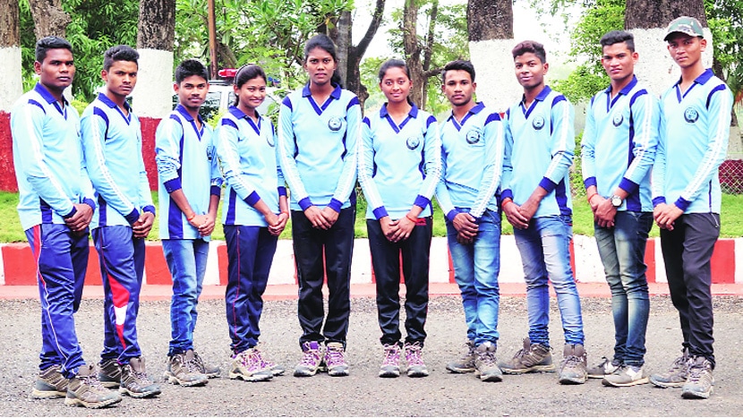 खडतर प्रशिक्षणानंतर आश्रमशाळेतील विद्यार्थी एव्हरेस्ट मोहिमेवर