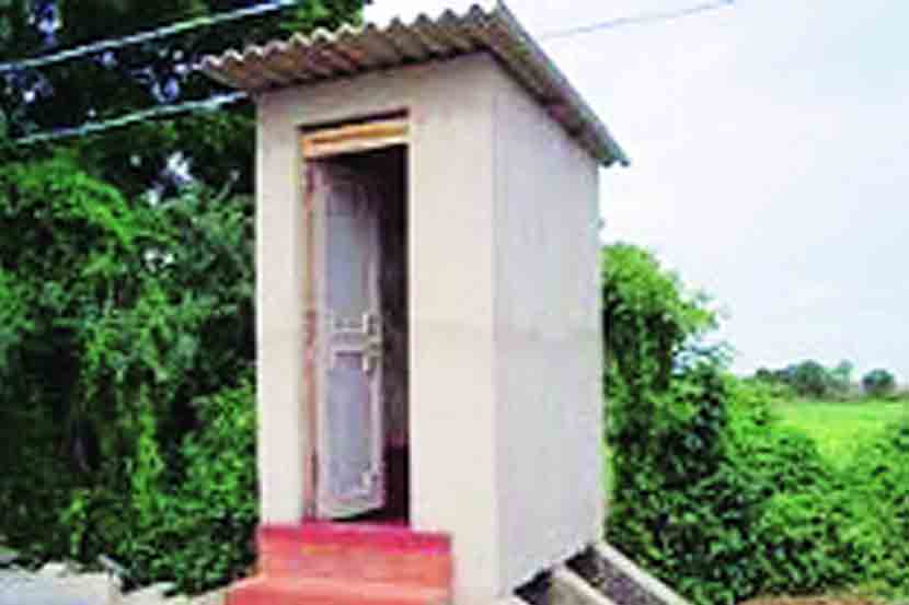 निधी नसताना शौचालये बांधण्याचे आव्हान निधी नसताना शौचालये बांधण्याचे आव्हान