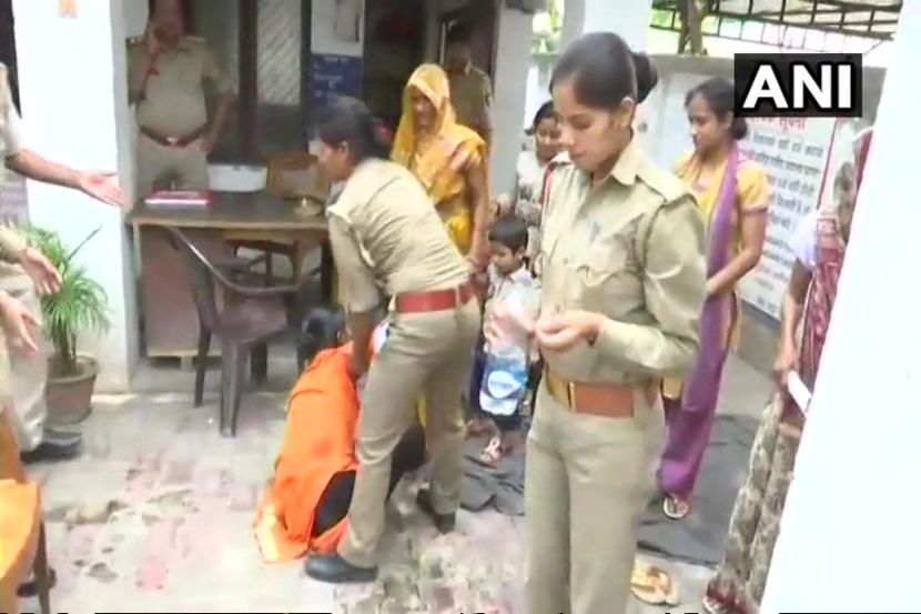 योगींच्या घराबाहेर महिलेचा आत्महत्येचा प्रयत्न, भाजपा आमदारावर केला बलात्काराचा आरोप