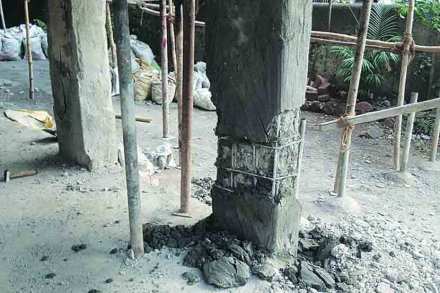 डोंबिवलीत दुरुस्ती करताना इमारत खचली