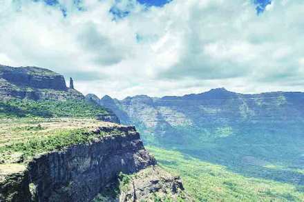 घाटमाथ्यावरची भटकंती घाटमाथ्यावरची भटकंती