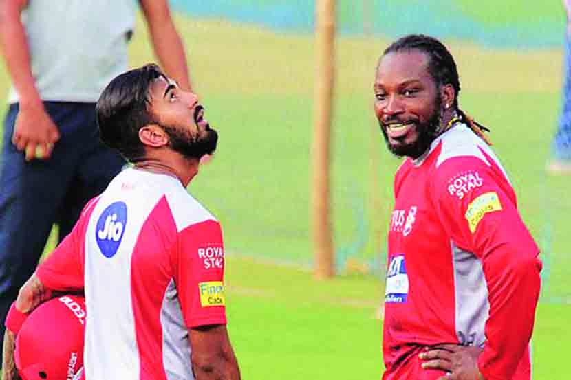 घरच्या प्रेक्षकांसमोर खेळणाऱ्या हैदराबादचे या सामन्यात ख्रिस गेल नावाच्या वादळाला रोखून गुणतालिकेत अव्वल स्थान पटकावण्याचे ध्येय असेल. घरच्या प्रेक्षकांसमोर खेळणाऱ्या हैदराबादचे या सामन्यात ख्रिस गेल नावाच्या वादळाला रोखून गुणतालिकेत अव्वल स्थान पटकावण्याचे ध्येय असेल.