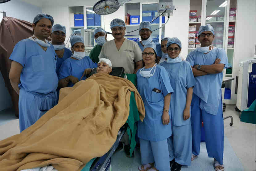 आईच्या ऊबेसाठी दोन बाळांचा संघर्ष