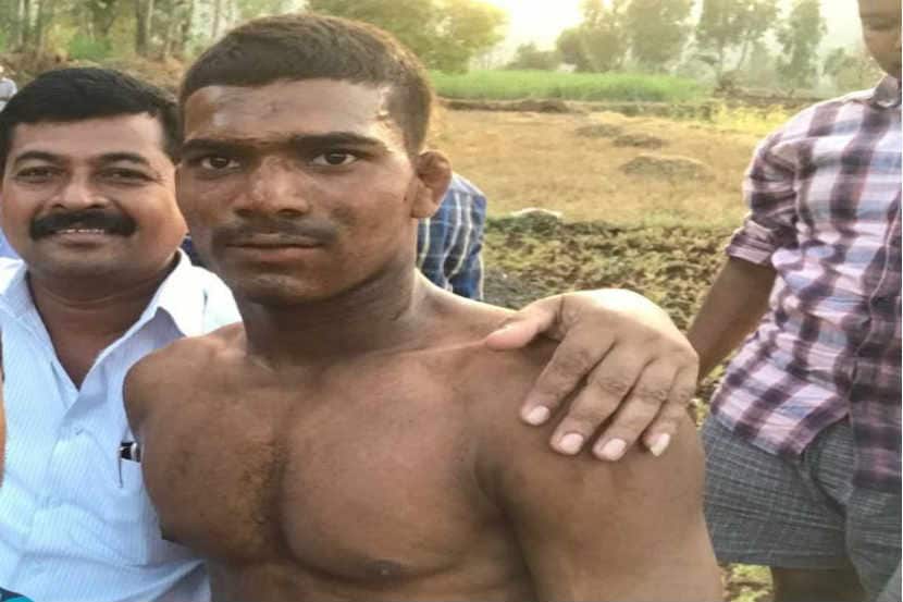 कुस्तीच्या मैदानात कोसळलेल्या निलेश कंदूरकरचा अखेर मृत्यू