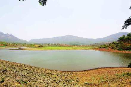 देहरंग धरणाच्या पातळीत घट देहरंग धरणाच्या पातळीत घट
