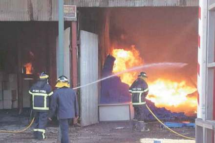 उद्योगनगरीत सातत्याने आग लागण्याचे प्रकार सुरू आहेत. त्या रोखण्यासाठी आवश्यक उपाययोजना मात्र होताना दिसत नाहीत. उद्योगनगरीत सातत्याने आग लागण्याचे प्रकार सुरू आहेत. त्या रोखण्यासाठी आवश्यक उपाययोजना मात्र होताना दिसत नाहीत.