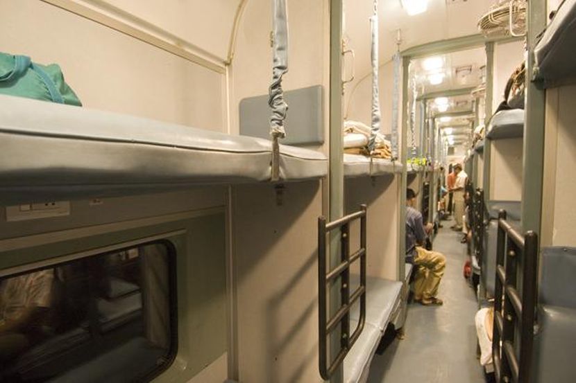 १२ लाखात अनुभवा रेल्वे प्रवासाचा राजेशाही थाट १२ लाखात अनुभवा रेल्वे प्रवासाचा राजेशाही थाट