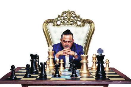 ‘कलर्स मराठी’वर रविवार, १५ एप्रिलपासून बहुचर्चित ‘बिग बॉस’ हा नवा कार्यक्रम सुरू होत असून संध्याकाळी सात वाजता त्याचे प्रसारण होणार आहे. 