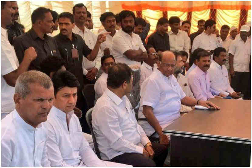 माजी केंद्रीय कृषी मंत्री आणि राष्ट्रवादी काँग्रेसचे राष्ट्रीय अध्यक्ष शरद पवार यांनी आज वॉटर कप स्पर्धेच्या निमित्ताने माण तालुक्यात नरवणे, वाघमोडेवाडी व खटाव तालुक्यातील मांडले आदी गावांचा दौरा केला.  माजी केंद्रीय कृषी मंत्री आणि राष्ट्रवादी काँग्रेसचे राष्ट्रीय अध्यक्ष शरद पवार यांनी आज वॉटर कप स्पर्धेच्या निमित्ताने माण तालुक्यात नरवणे, वाघमोडेवाडी व खटाव तालुक्यातील मांडले आदी गावांचा दौरा केला.