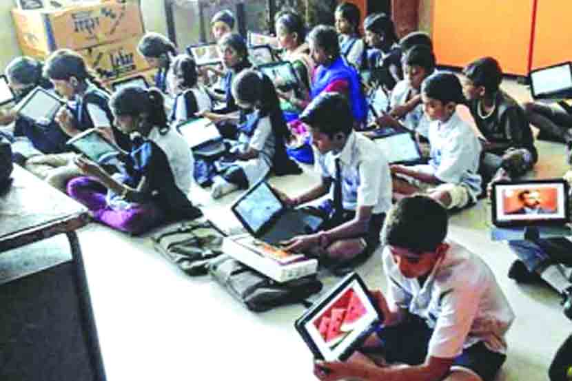 आदित्य ठाकरे यांची महत्त्वाकांक्षी ‘टॅब’ योजना अखेर गुंडाळली
