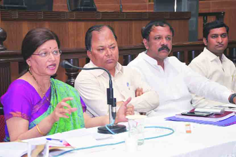 समाविष्ट गावांमधील सुविधांबाबत महापालिकेतर्फे बैठकीचे आयोजन करण्यात आले होते.