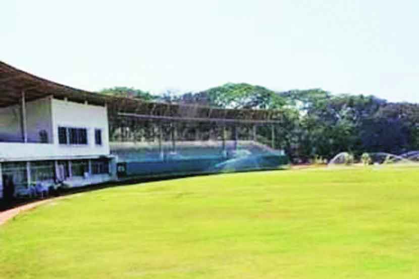निसर्गरम्य वातावरणात असलेल्या पालिकेचे हे राजीव गांधी मैदान 