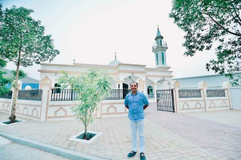 मी ख्रिश्चन असून मशीद बांधत आहोत हे समजल्यावर अनेकांनी कौतुक केलं. 