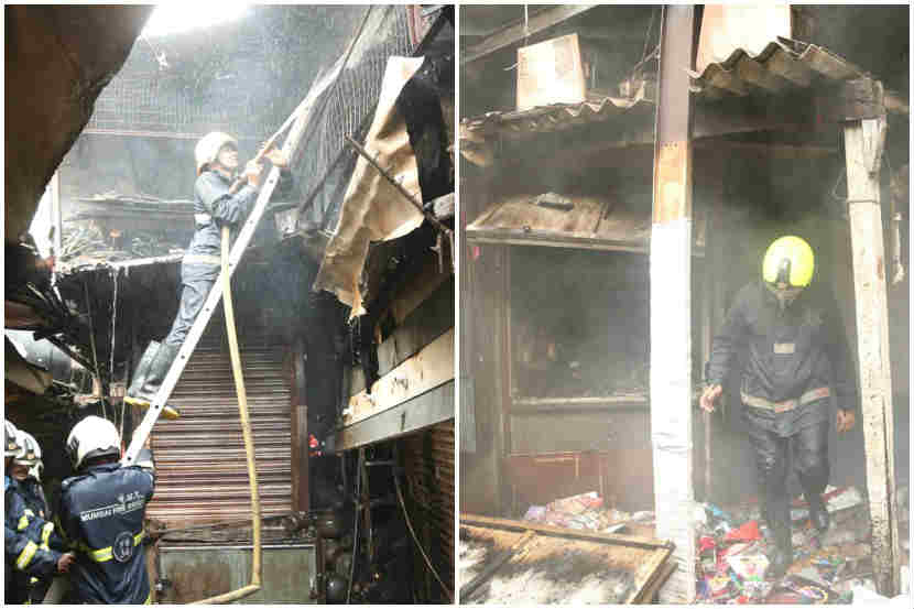 मालाड रेल्वे स्थानकाच्या पश्चिम बाजूला एम एम मिठाईवाला हे दुकान आहे. या दुकानाच्या बाजुलाच अनेक मिठाईची दुकाने आहेत. (Indian express Photo by Amit Chakravarty)