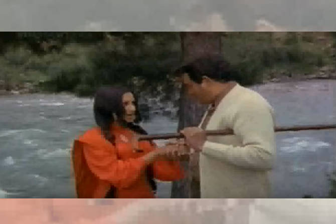 चित्रपट - मौसम, कलाकार - संजीवकुमार आणि शर्मिला टागोर (सौजन्य - यूट्युब)