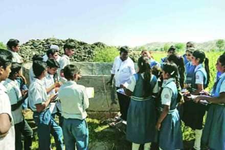 टंचाई निवारणार्थ जलदुतांचे अनोखे काम