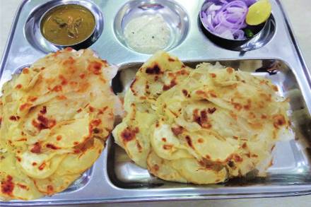 केरळी परोटा किंवा मलबारी परोटा हा एक रंजक पदार्थ आहे! केरळी परोटा किंवा मलबारी परोटा हा एक रंजक पदार्थ आहे!