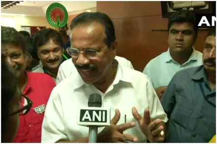 केंद्रीय मंत्री सदानंद गौडा यांनी भाजपाने बहुमताचा आकडा पार केला असल्याने आम्हाला जेडीएसशी आघाडी करण्याचा प्रश्नच नसल्याचे सांगितले आहे.