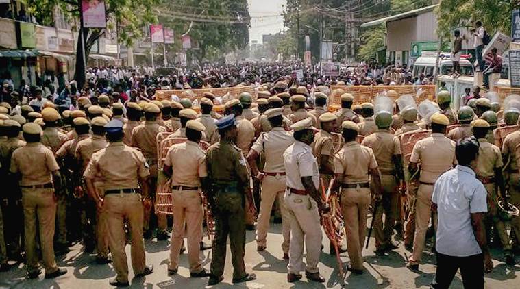 ‘किमान एक तरी मेला पाहिजे’, स्टरलाइट विरोधी आंदोलनादरम्यान पोलिसाने दिलेला आदेश व्हिडीओत कैद