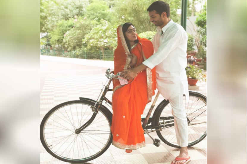 तेज प्रतापने ऐश्वर्यासोबतचा सायकलवरचा डबलसीट रोमँटिक फोटो केला शेअर