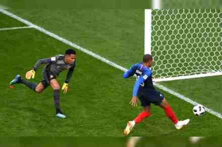 FIFA World Cup 2018 FRA vs PER : १९ वर्षीय एमबापेचा विजयी गोल; फ्रान्स बाद फेरीत, पेरूचे आव्हान संपुष्टात