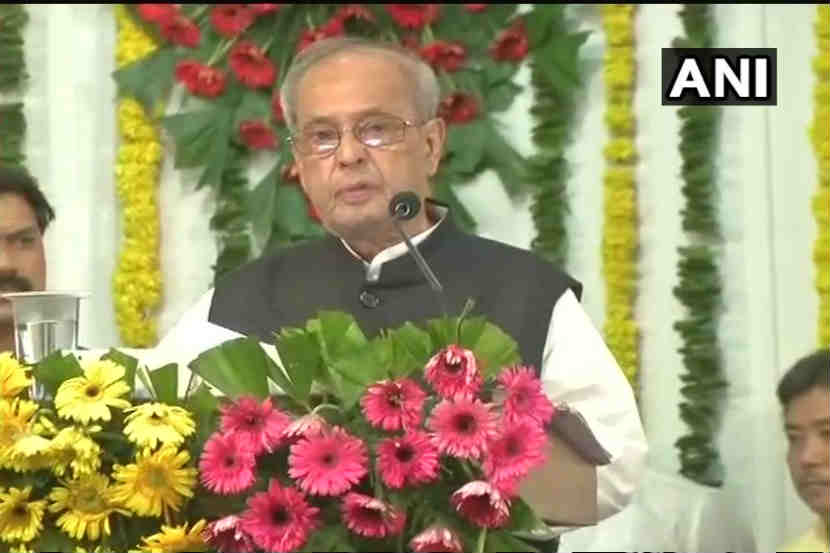नागपूर येथील संघाच्या कार्यक्रमात बोलताना माजी राष्ट्रपती प्रणव मुखर्जी 