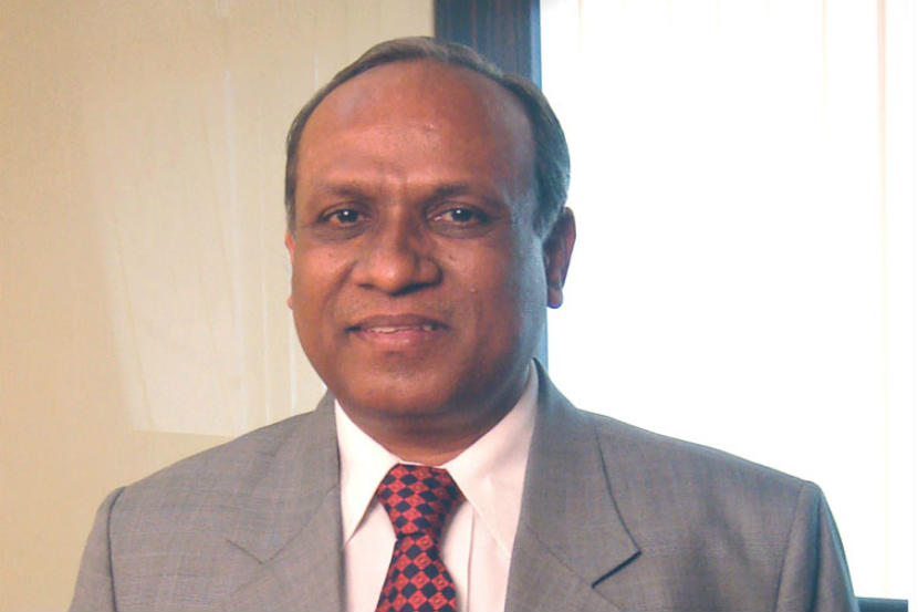 शिर्डी येथील साईबाबा संस्थान ट्रस्टचे अध्यक्ष सुरेश काशिनाथ हावरे यांना राज्य सरकारकडून राज्यमंत्रीपदाचा दर्जा देण्यात आला आहे